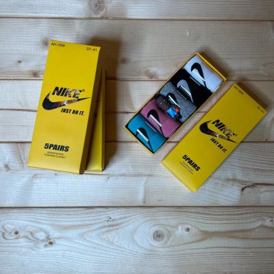 Лот: 19968753. Фото: 1. Носки Nike женские средние в коробке. Носки