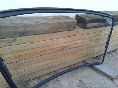 Лот: 9644201. Фото: 1. Стекло заднее nissan sunny... Кузов