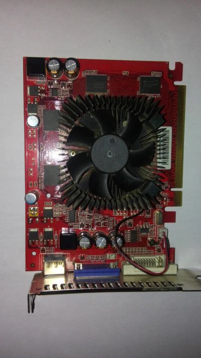 Лот: 8380020. Фото: 1. Видеокарта Palit radeon hd4650... Видеокарты