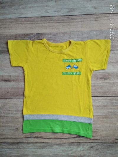 Лот: 15586208. Фото: 1. Желтая футболка на 4-5 лет. Футболки, поло, топы, лонгсливы