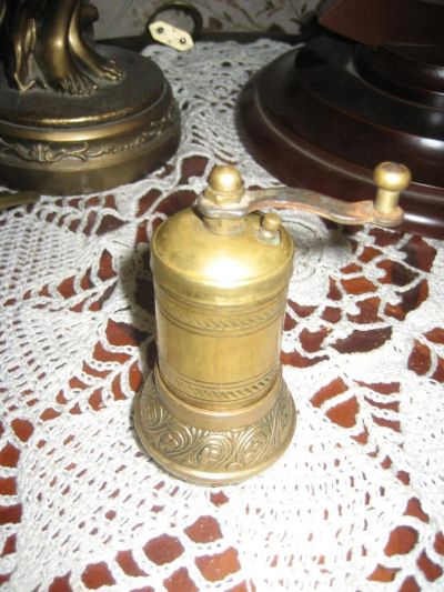 Лот: 10335793. Фото: 1. Перцемолка- иедия (латунь) винтаж. Предметы интерьера и быта