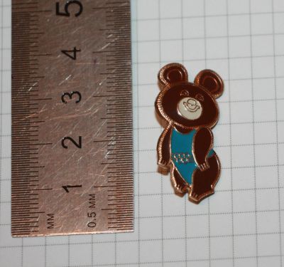 Лот: 25766026. Фото: 1. Значок: Олимпийский мишка, медведь... Сувенирные