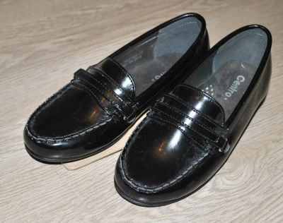 Лот: 4444061. Фото: 1. Туфли черные на девочку Centro... Туфли