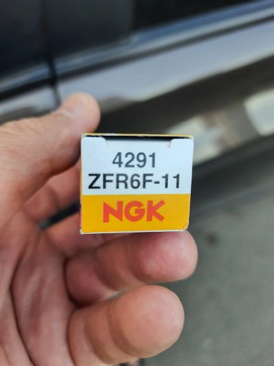 Лот: 19075527. Фото: 1. Свечи NGK ZFR6F-11. Двигатель и элементы двигателя