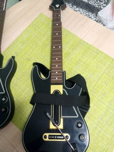 Лот: 15051781. Фото: 1. Гитара ps4 guitar hero. Аксессуары для игровых приставок, консолей, геймпады