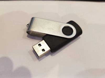 Лот: 25517488. Фото: 1. USB флешка 4GB с приколами. USB-флеш карты