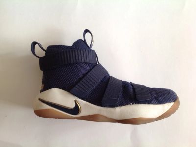 Лот: 12080973. Фото: 1. Кроссовки детские Nike Lebron... Кеды, кроссовки