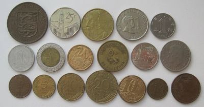 Лот: 18679918. Фото: 1. 18 иностранных монет из 15 стран... Наборы монет