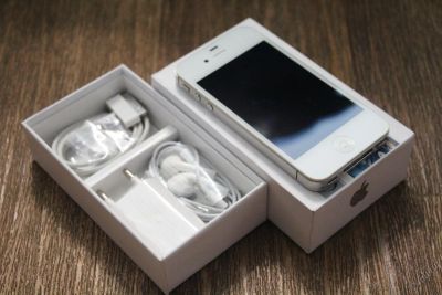 Лот: 5645508. Фото: 1. iPhone 4s White 16GB идеальное... Смартфоны