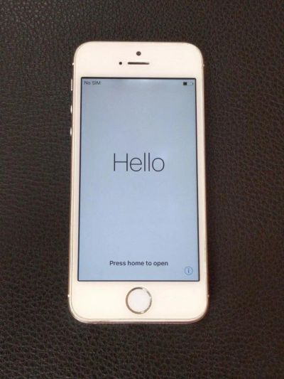 Лот: 10026103. Фото: 1. Смартфон Apple iPhone 5S Белый... Смартфоны