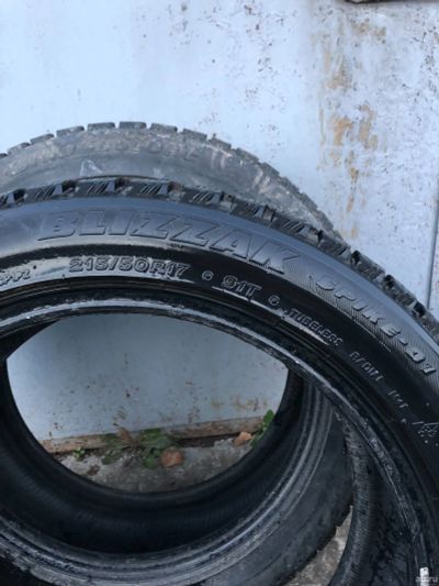 Лот: 18156910. Фото: 1. Bridgestone blizzak (215/50/17... Шины
