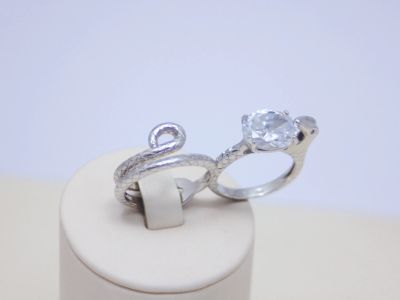 Лот: 14614422. Фото: 1. СЕРЕБРЯНОЕ КОЛЬЦО С ФИАНИТОМ 8... Кольца, перстни