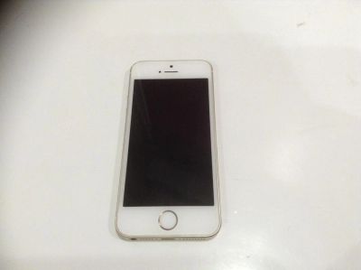 Лот: 6394513. Фото: 1. iPhone 5s gold 16gb. Смартфоны