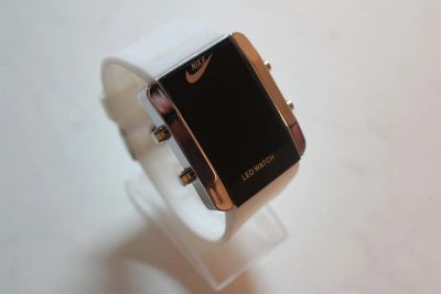 Лот: 3720236. Фото: 1. часы NIKE с белым ремешком. Новые... Другие наручные часы