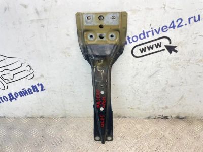 Лот: 25530631. Фото: 1. Кронштейн замка капота Mitsubishi... Двигатель и элементы двигателя