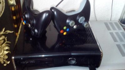 Лот: 7285221. Фото: 1. Xbox 360 slim + freebot 250 GB. Игровые приставки, консоли