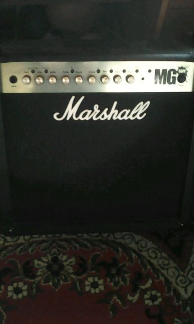 Лот: 10886642. Фото: 1. комбоусилитель Marshall MG50fx. Гитарные эффекты и комбоусилители