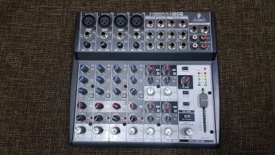 Лот: 13251535. Фото: 1. Микшерный пульт behringer xenyx... Микшеры, предусилители, микрофонные эффекты