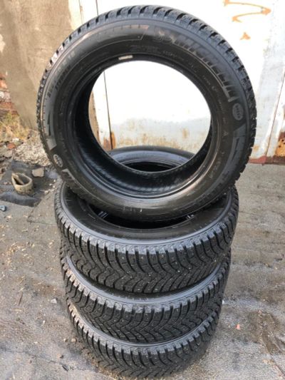 Лот: 14411893. Фото: 1. Зимние шины Michelin 235/60/ R18. Шины
