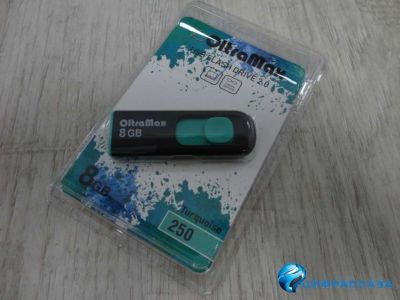 Лот: 13840266. Фото: 1. 8GB накопитель Oltramax 250 бирюзовый. USB-флеш карты