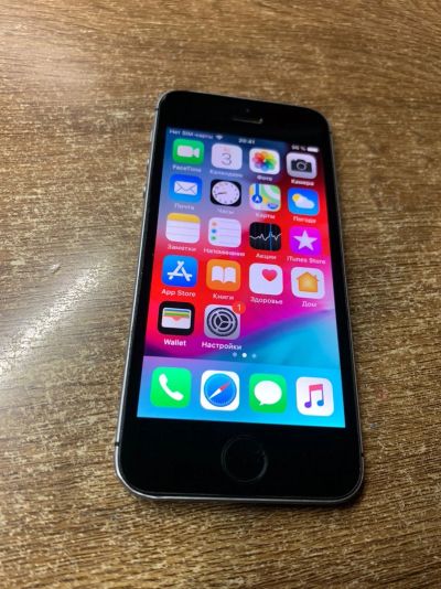 Лот: 14946268. Фото: 1. Смартфон Apple iPhone SE 32GB... Смартфоны