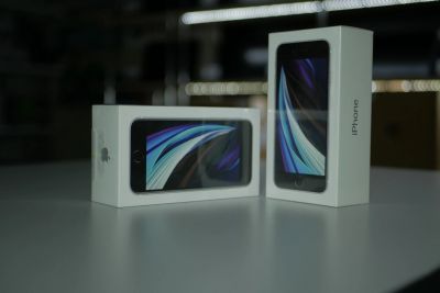 Лот: 15891331. Фото: 1. Смартфон Apple iPhone SE 2020... Смартфоны