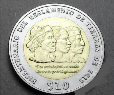 Лот: 8475010. Фото: 1. Уругвай 10 песо 2015 200 лет земельной... Америка