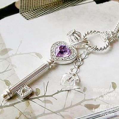 Лот: 4799542. Фото: 1. Кулон с цепочкой ключик с камнями. Кулоны, подвески
