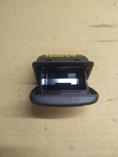 Лот: 21396633. Фото: 1. пепельница Toyota Corolla NZE121. Двигатель и элементы двигателя