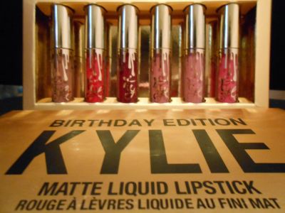 Лот: 8985374. Фото: 1. Набор матовых помад Kylie Birthday... Макияж