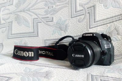 Лот: 10331811. Фото: 1. Фотоаппарат Canon eos 600d Kit... Цифровые зеркальные