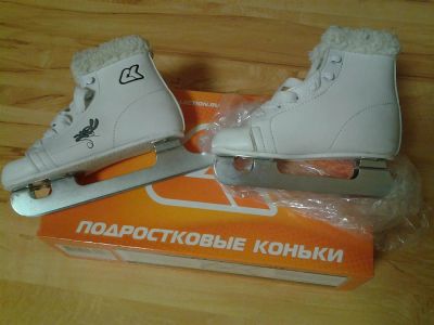 Лот: 3669627. Фото: 1. Детские коньки MAGIC WHITE двухполозные... Коньки