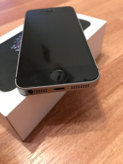 Лот: 15280474. Фото: 1. iPhone se 32 gb. Зарядные устройства, блоки питания, адаптеры сетевые для смартфонов