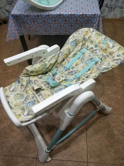 Лот: 14770354. Фото: 1. Стульчик для кормления Happy Baby. Стульчики для кормления
