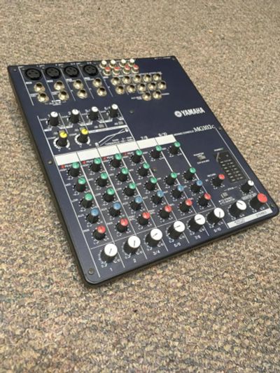 Лот: 10779377. Фото: 1. Микшерный пульт Yamaha MG102C. DJ-оборудование