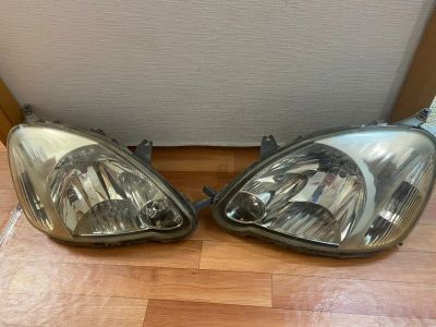 Лот: 18612329. Фото: 1. Фары Toyota Vitz SCP10. Оптика и освещение