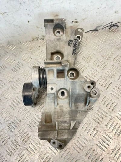 Лот: 25169697. Фото: 1. кронштейн генератора Renault Fluence... Двигатель и элементы двигателя
