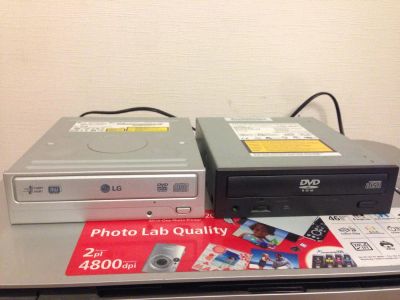 Лот: 7397230. Фото: 1. 2 дисковода + шлейфы. Приводы CD, DVD, BR, FDD