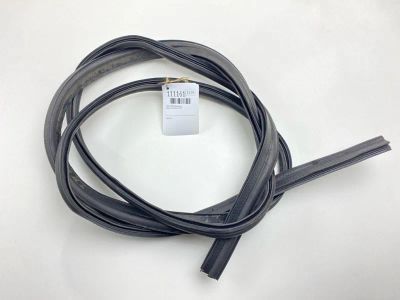 Лот: 25327476. Фото: 1. Уплотнитель багажника Mazda 626... Двигатель и элементы двигателя