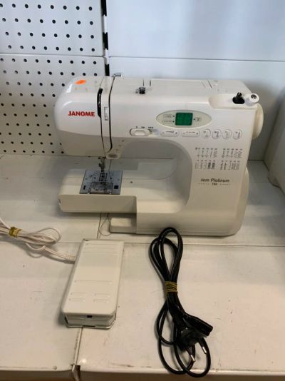 Лот: 14000563. Фото: 1. Швейная машина Janome Jem Platinum... Швейная, вязальная