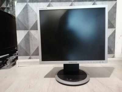 Лот: 21040116. Фото: 1. Монитор Samsung 740m. ЖК-мониторы