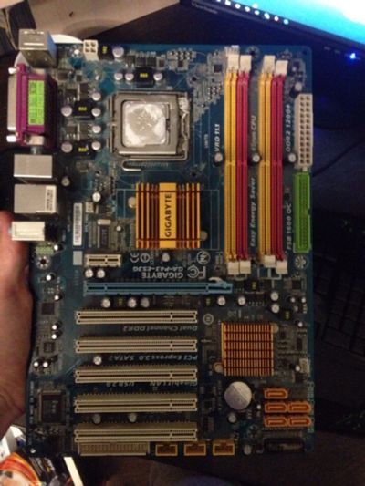 Лот: 6371410. Фото: 1. Материнская плата gigabyte GA-P43-ES3G... Материнские платы