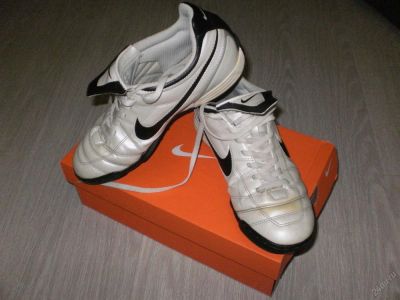 Лот: 3453609. Фото: 1. Футбольная обувь Nike Tiemto... Кеды, кроссовки, слипоны