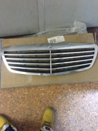 Лот: 5254857. Фото: 1. Продам решетку на Mercedes s500... Кузов