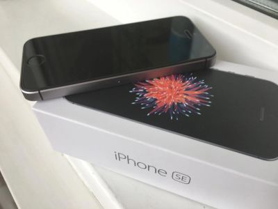 Лот: 8326022. Фото: 1. Apple iPhone SE 16 GB Space Gray. Смартфоны