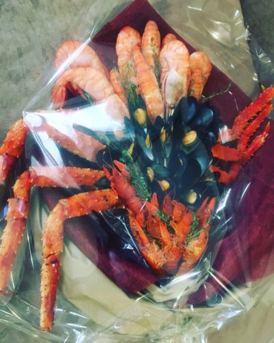 Лот: 12156907. Фото: 1. Букет мужской из морепродуктов. Свежие цветы