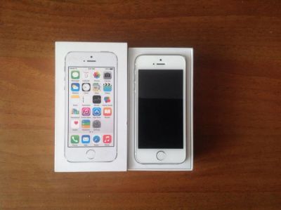Лот: 5246055. Фото: 1. Apple iPhone 5S 16Gb silver. Смартфоны