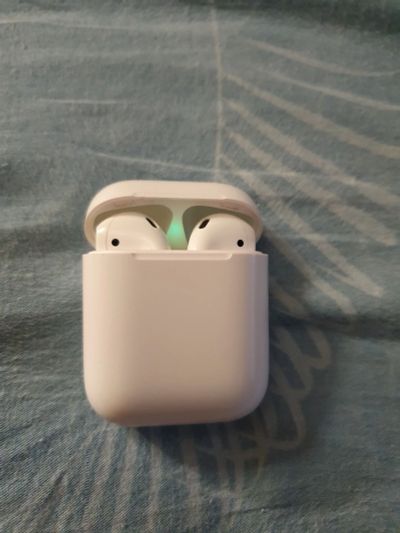 Лот: 24684034. Фото: 1. Airpods 2 оригинал (описание). Наушники, гарнитуры