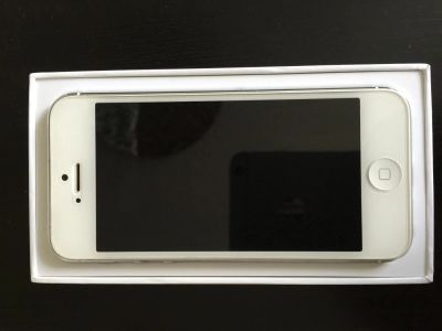Лот: 4979667. Фото: 1. Apple IPhone 5 16Gb white. Смартфоны