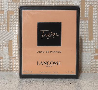 Лот: 24618619. Фото: 1. Парфюмерная вода Tresor Lancome. Женская парфюмерия